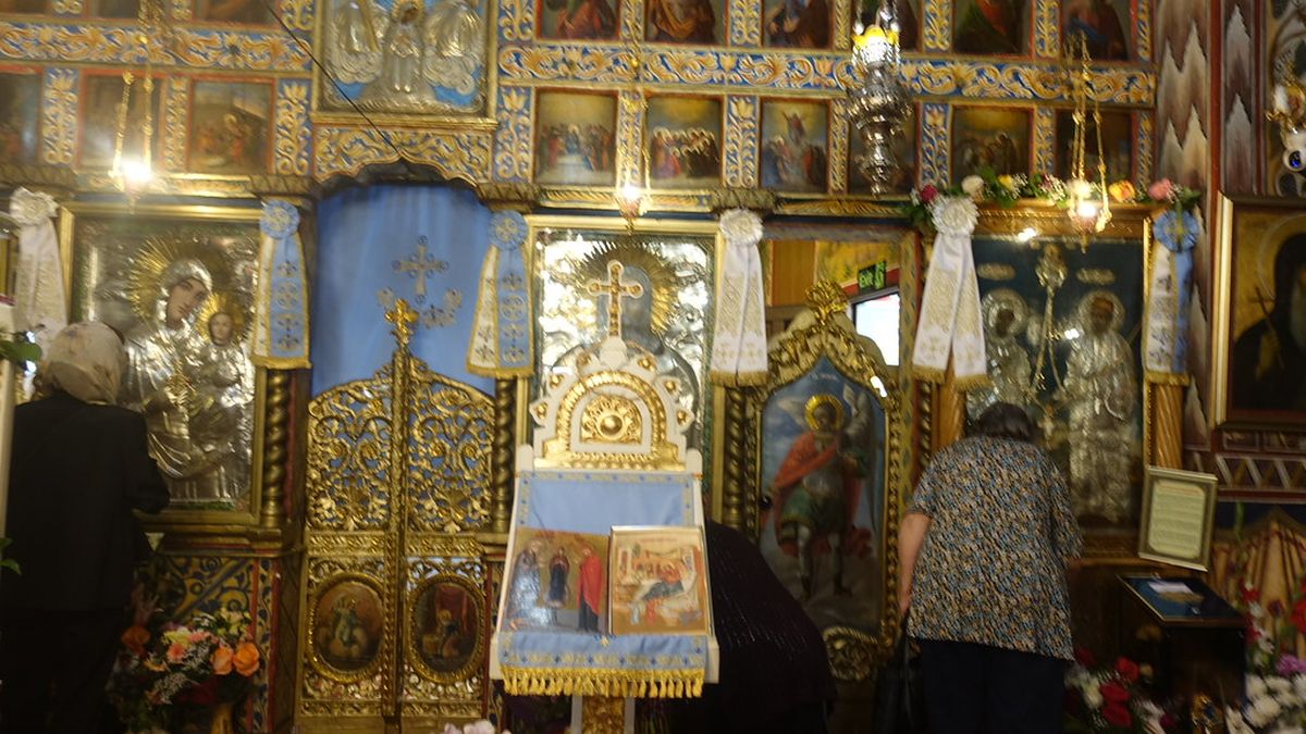 Какую молитву читать при завязывании красную нить на запястье
