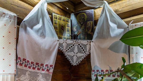 Как правильно молиться дома начинающему